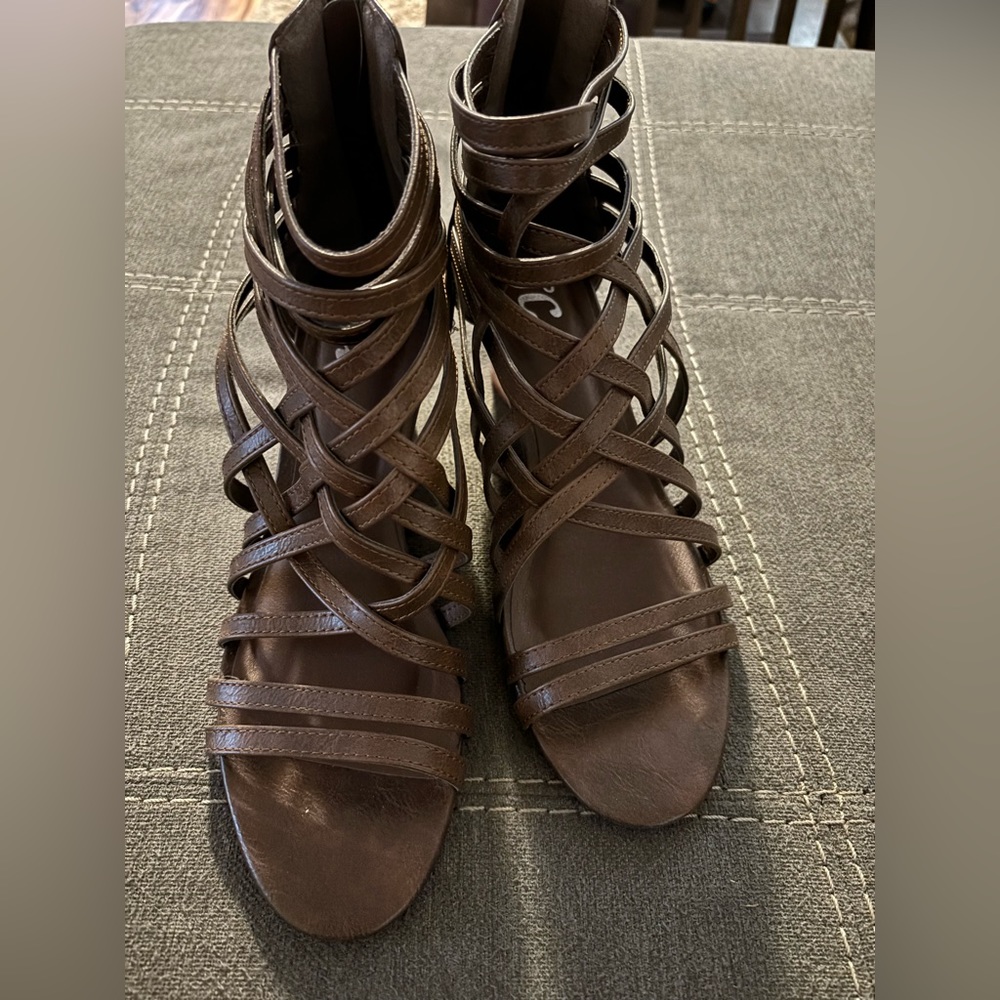 👠Never Worn Stappy shoes! 👠